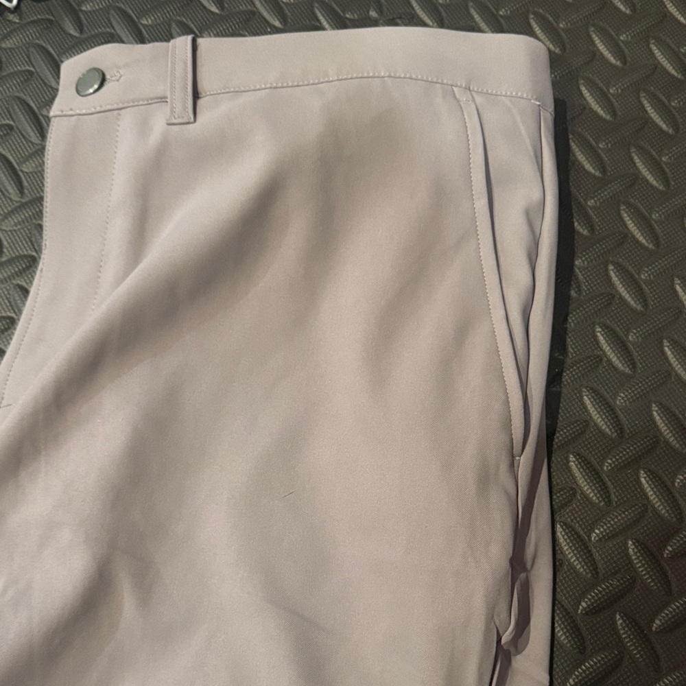 Kirkland signature • NWT Golf or Travel performance shorts 8.5” inseam - Picture 3 of 4
